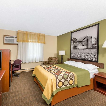 Super 8 By Wyndham Fairmont Hotel Exterior foto
